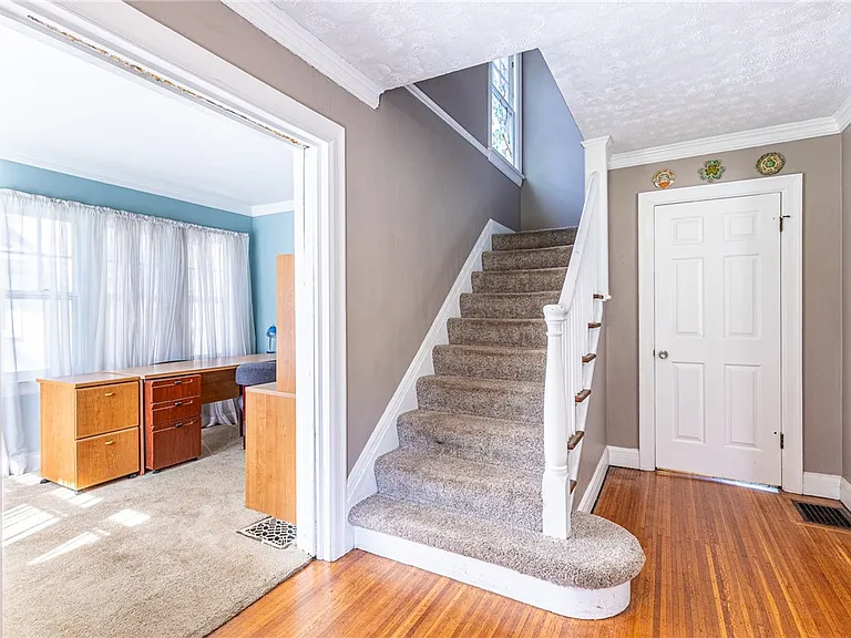 58 Fairview Cres — Photo 4