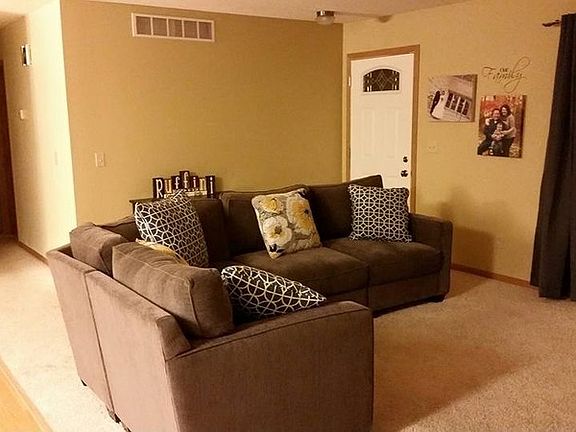 Spacious living space
						:
						Open-floor plan living room