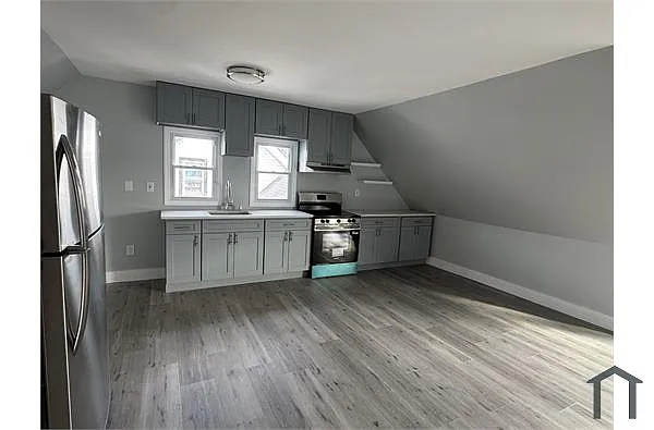 Building Photo - 327 N Maple Ave #3