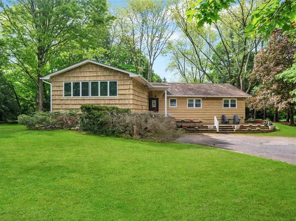 4 Penelope Lane, Huntington, NY 11743
