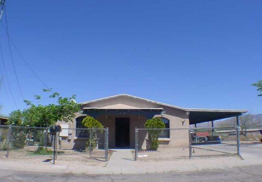 1st image of 740 W Calle Matus