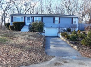 15 Creighton Pl, Coventry, RI 02816