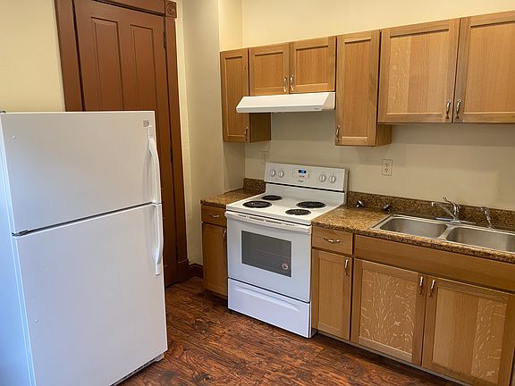 3rd image of 8 Bradford St