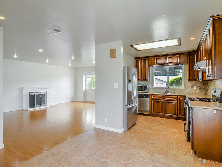 2851 Mark Ave — Photo 5