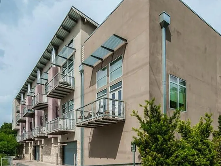 1601 E Cesar Chavez St #204 — Photo 11