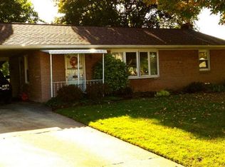 290 S 4th St, Mount Wolf, PA 17347