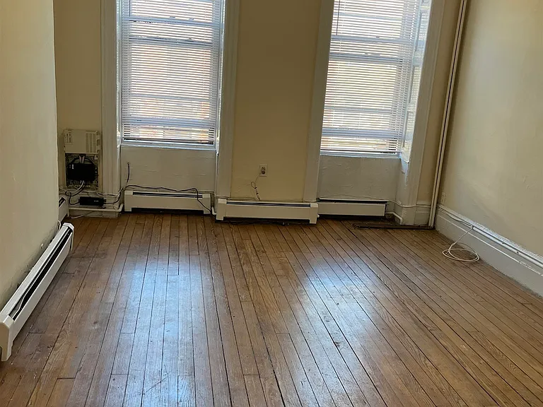 925 Park Ave #2R — Photo 7