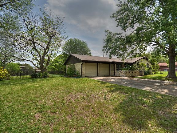 2nd image of 10605 Walnut Bend Dr