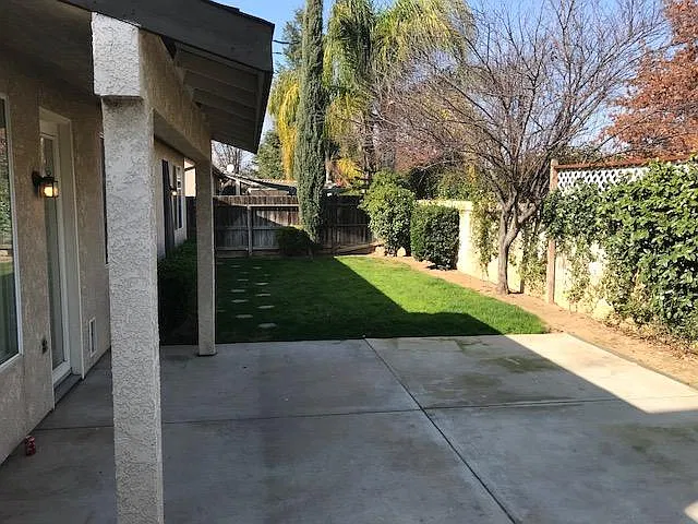 4 bed, 2133 sqft, $2,495 — Photo 2