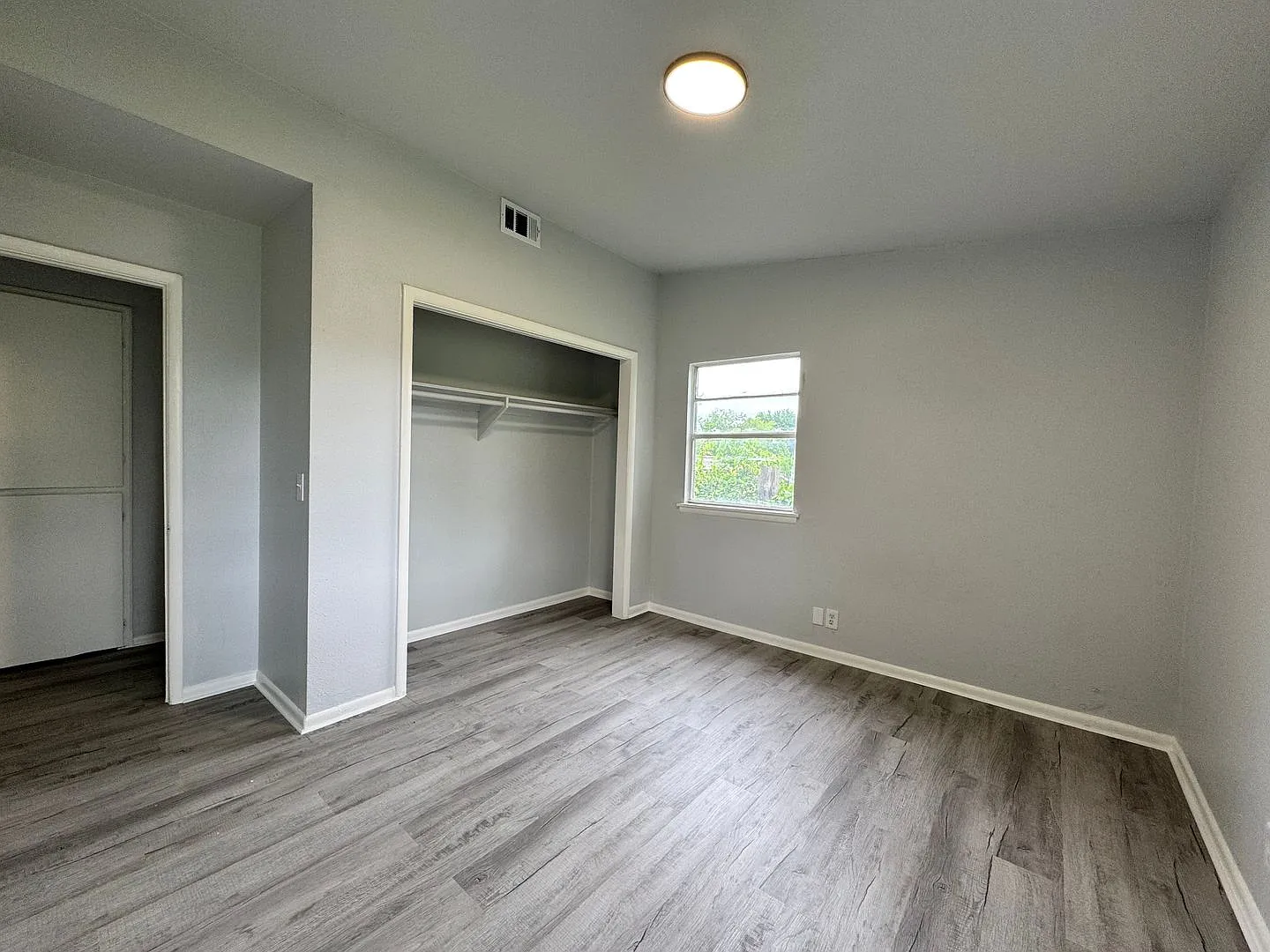 Spacious Open 3 Bedroom Home — Photo 2