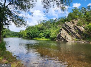 335 Meadow Wood Cir, Great Cacapon, WV 25422