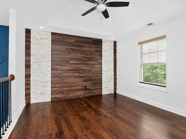 549 Daventry Ct — Photo 32