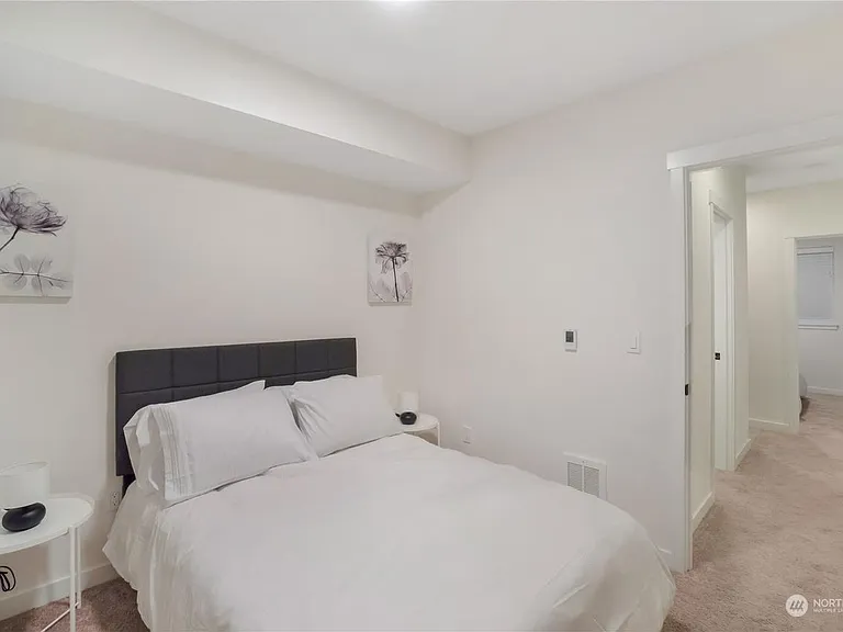 5240 Brooklyn Ave NE #B — Photo 13