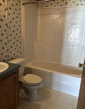 5th image of 100 Bayberry Dr