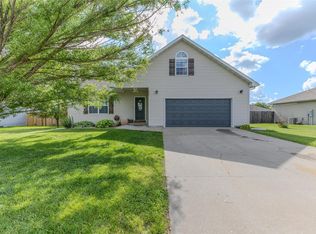 2329 Blueberry Ln, Lebanon, MO 65536