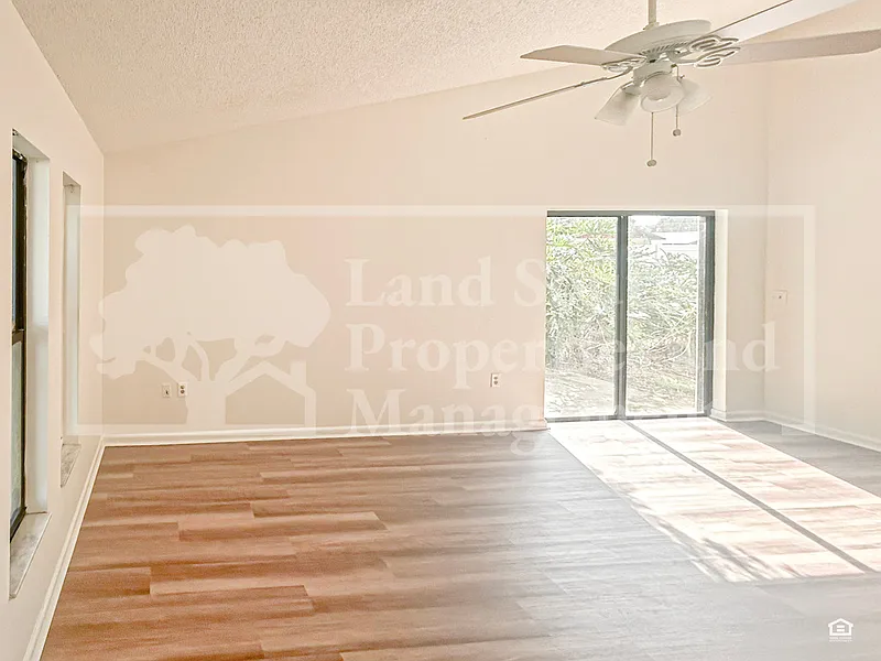 2 bed, 2.0 bath, 912 sqft, $1,450 — Photo 2