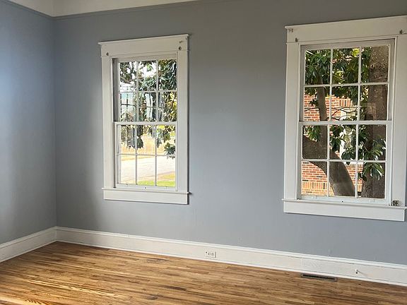 3rd image of 211 Morgan Ave