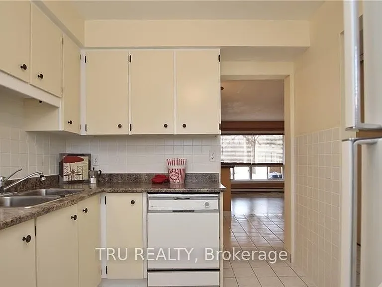 302 Craig Henry Dr #B — Photo 5