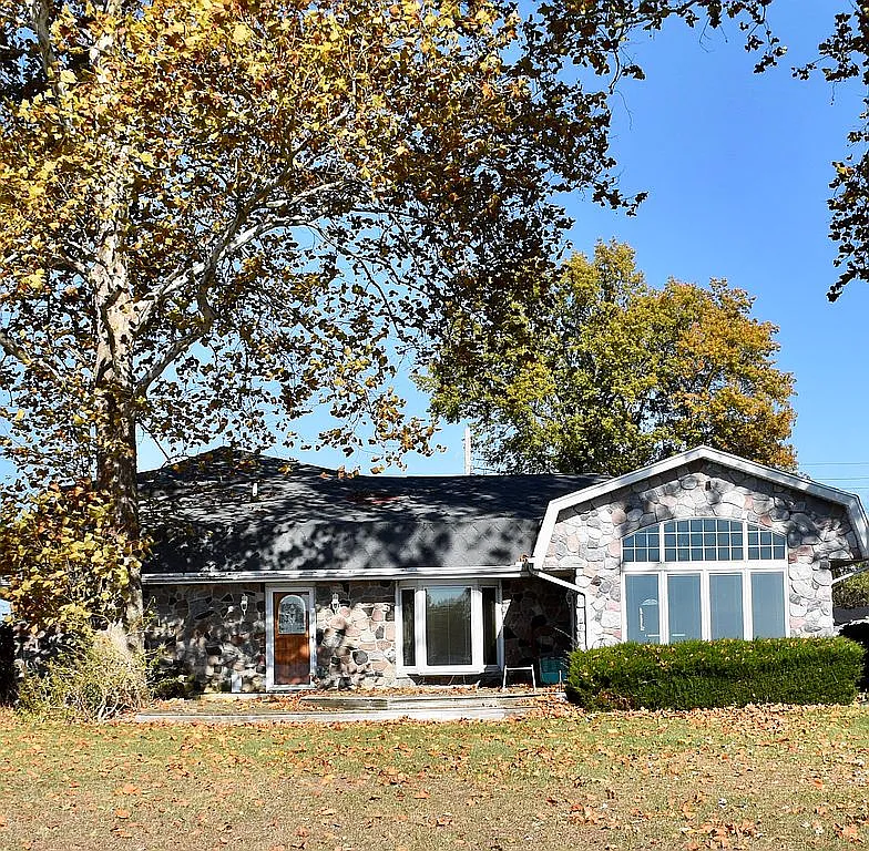 3121 Sea Ln photo 1