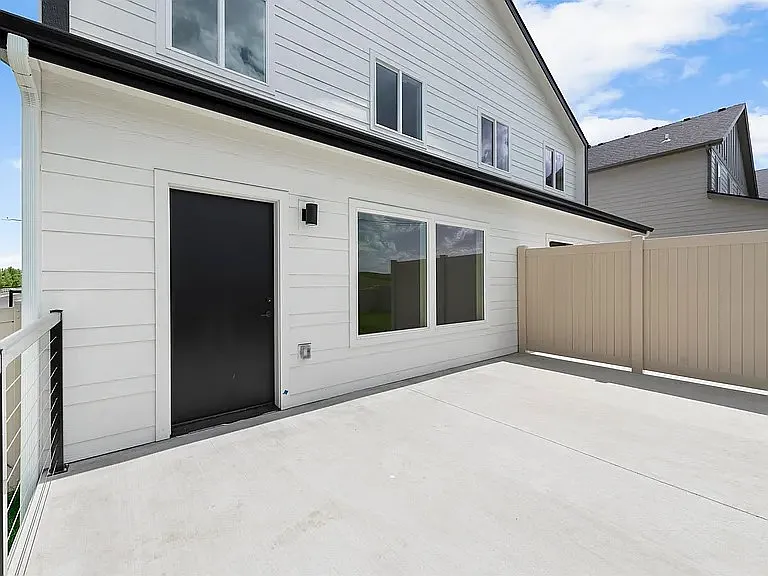 1132 Greenfield Dr — Photo 4