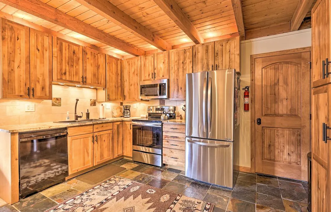 2 bed, 975 sqft, $3,000 — Photo 2