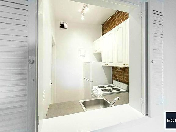 4th image of 519 E 87th St APT 1B