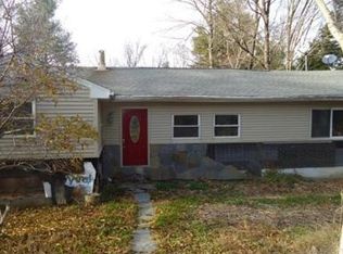 14 Pine St, Williamsburg, MA 01096
