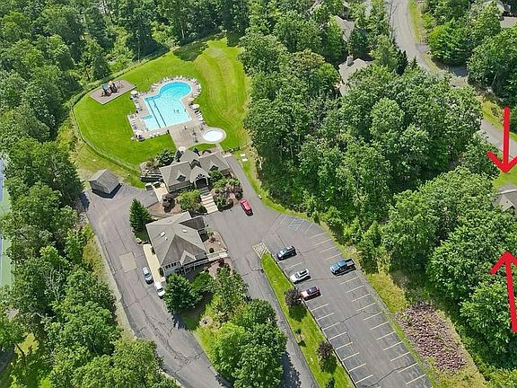 House - Proximity to Pool