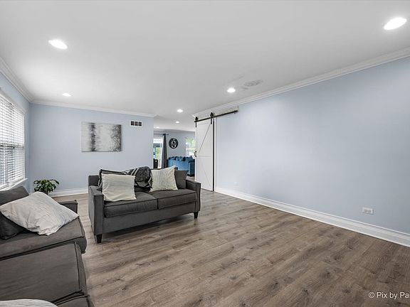 4th image of 1900 Mayfield Ct