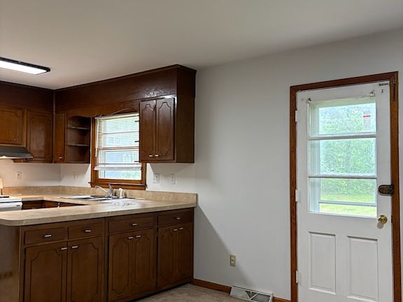 3rd image of 215 Menchville Rd