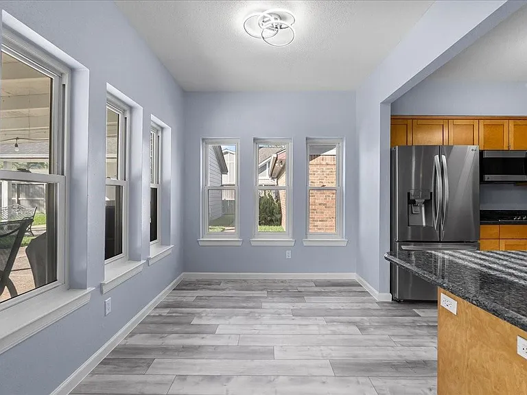 1016 Glenshannon Ave — Photo 32