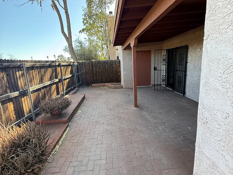 1949 N Swan Rd #19 — Photo 34