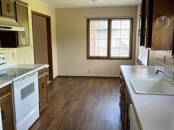 Eat-In Kitchen