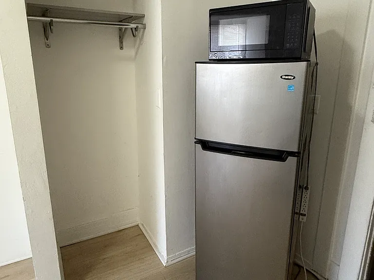 2408 S Grand Ave #17 — Photo 3