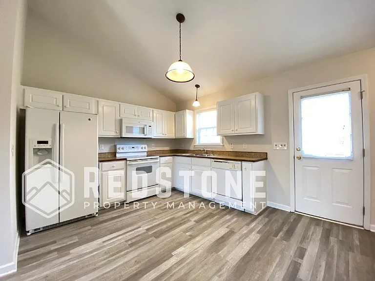 3903 Johns Creek Dr — Photo 9