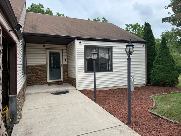 418 Bridge St, Collegeville, PA 19426