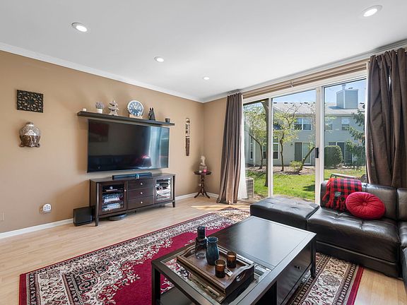4th image of 295 Glen Leven Ct #295
