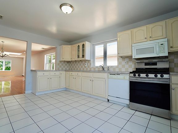 5th image of 202 Truman Ave #2