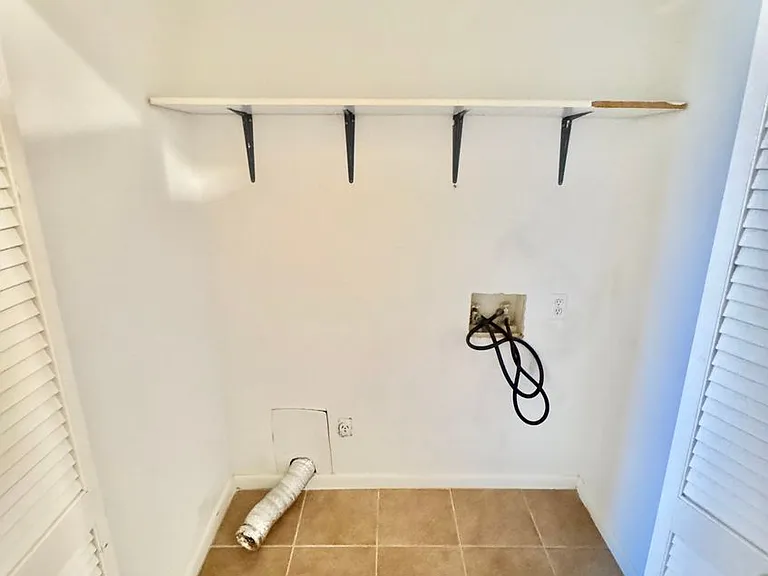 121 Brian Ct — Photo 8