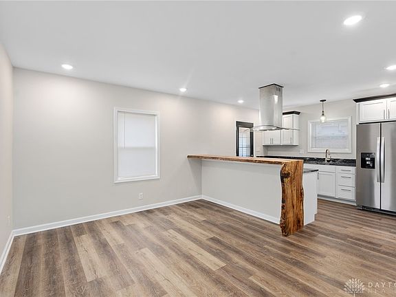 5th image of 1848 Tennyson Ave