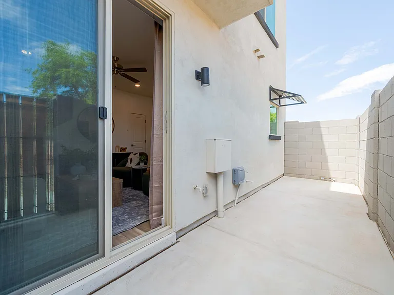 Villas on Van Buren — Photo 3