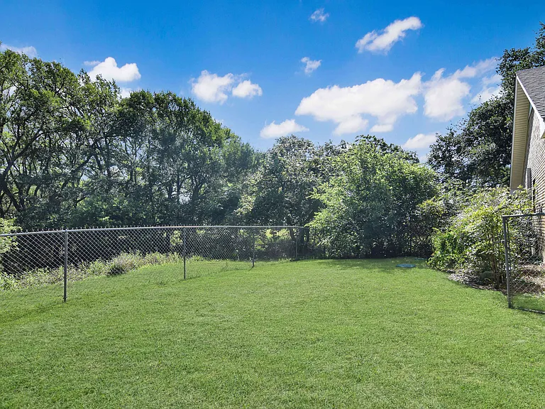 10920 Hartrick Bluff Rd — Photo 23