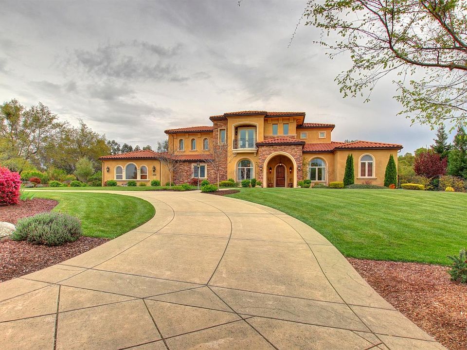 2nd image of 8380 Rustic Woods Way