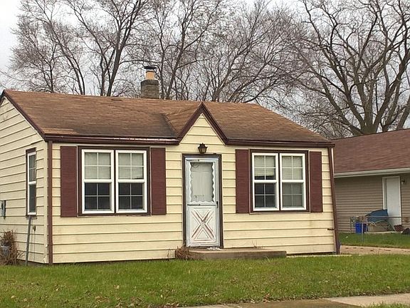 2nd image of 3435 Montrose Ave