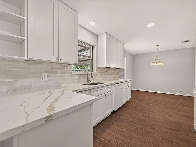 6727 Grovewood Ln — Photo 10