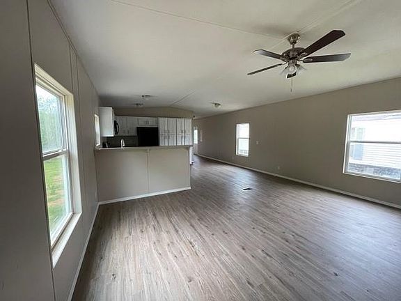 3rd image of 306 Jones Cir