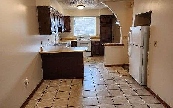 2nd image of 2510 W Genesee Ave APT 4
