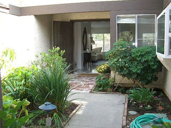 Beautiful front courtyard