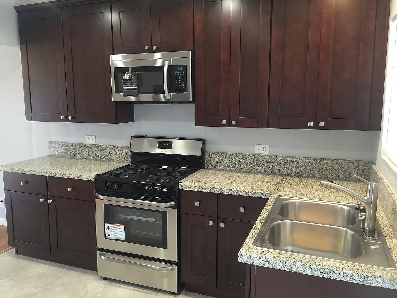 2 bed, 750 sqft, $2,700 — Photo 3