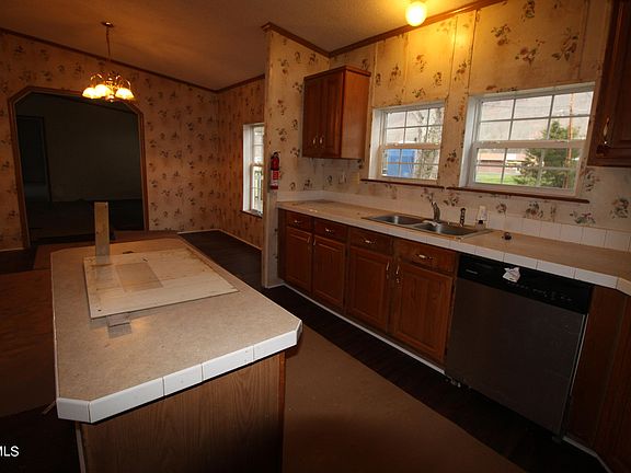 4th image of 2712 4th Ave E